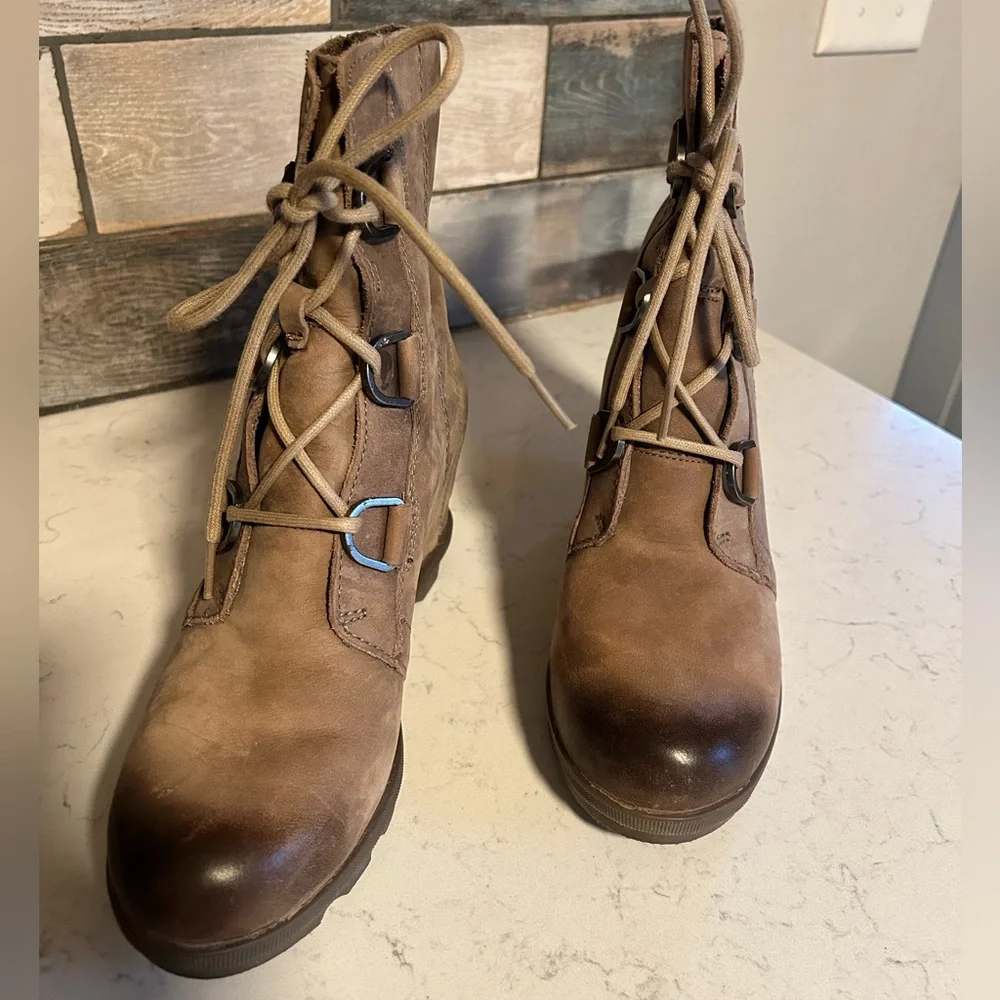 EUC Sorel Joan of Arctic Brown Leather Lace-Up Wedge Boots - Picture 4 of 12